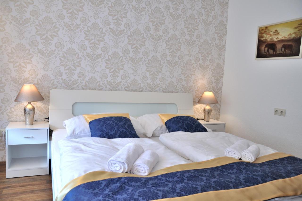Hotel Eleon บาด ไทนาค-ซาเวลชไตน์ ภายนอก รูปภาพ
