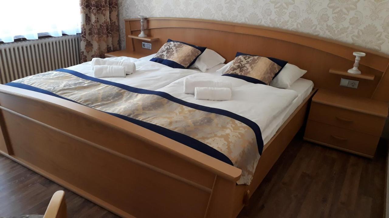 Hotel Eleon บาด ไทนาค-ซาเวลชไตน์ ภายนอก รูปภาพ