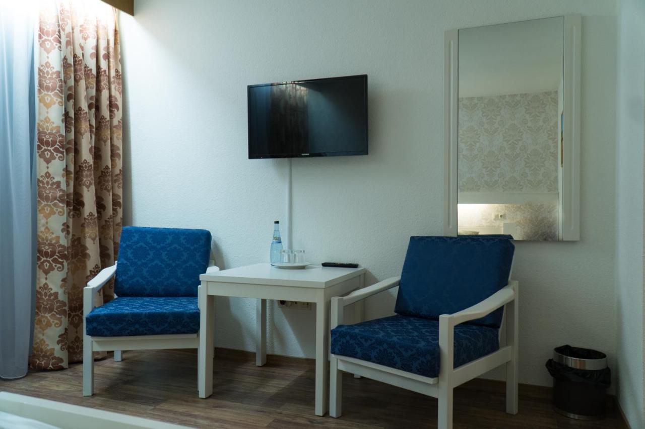 Hotel Eleon บาด ไทนาค-ซาเวลชไตน์ ภายนอก รูปภาพ