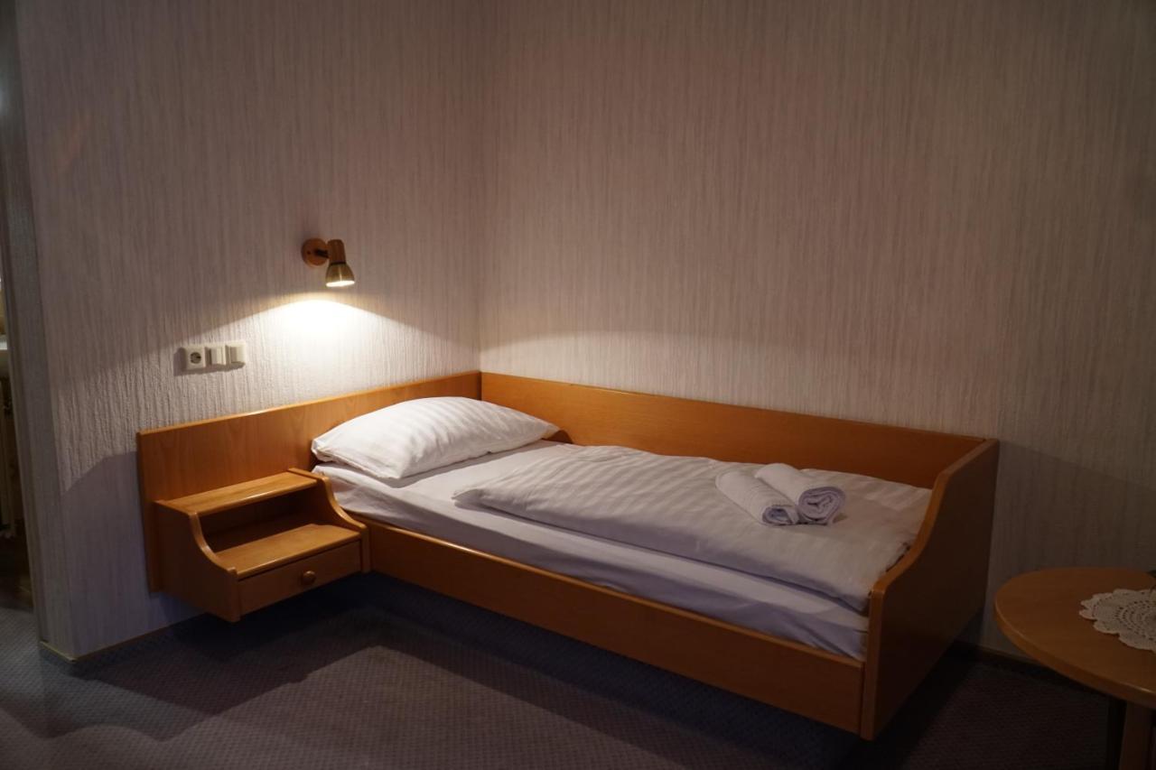 Hotel Eleon บาด ไทนาค-ซาเวลชไตน์ ภายนอก รูปภาพ
